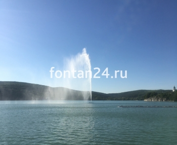 Плавающий фонтан "Маяк", h=40 м