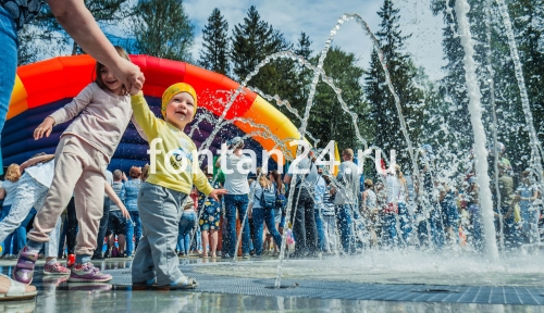 Плоскостной фонтан в центральном парке Плоскостной фонтан в центральном парке